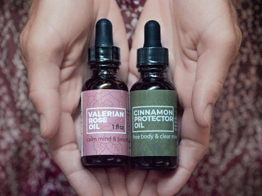Relaxing and Rejuvenating Oil Gift Set - Cinnamon Protector and Valerian Rose oils